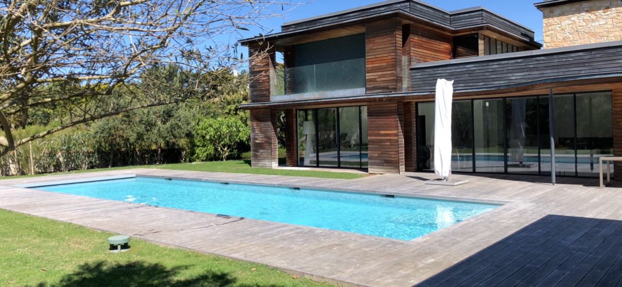 Piscine bleu turquoise